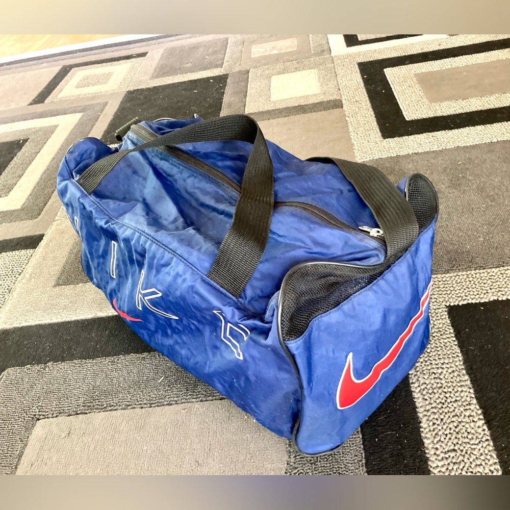 Vintage Nike Sport / Gym Bag - Picture 2 of 12
